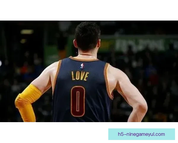 以琼斯表态愿为中心踢任何位置